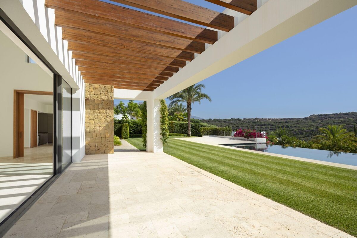 Villa with 5 bedrooms, 655m² in Casares, Spain [ID: 0137-SP0584]