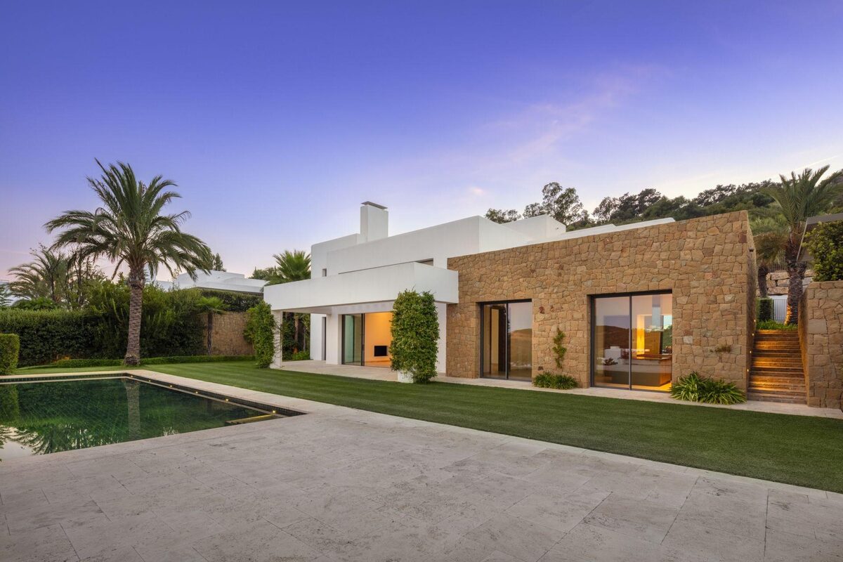 Villa with 5 bedrooms, 655m² in Casares, Spain [ID: 0137-SP0584]