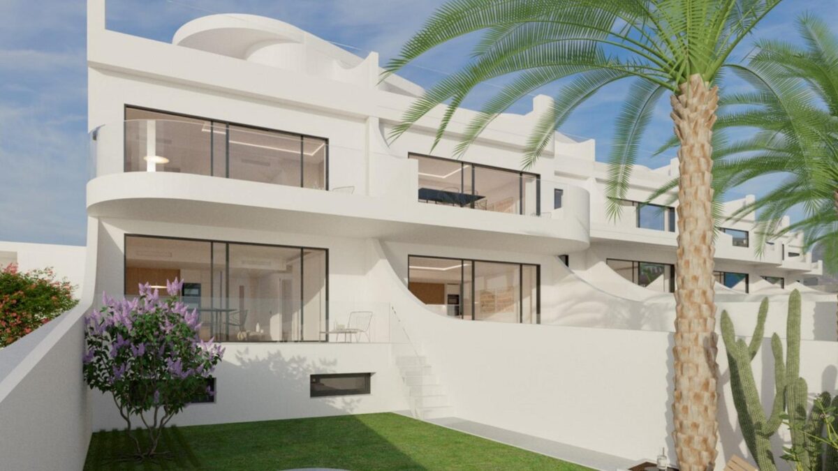 Bungalow z 2 sypialniami, 166m² w Torrevieja, Hiszpania [ID: 0137-SP0930]
