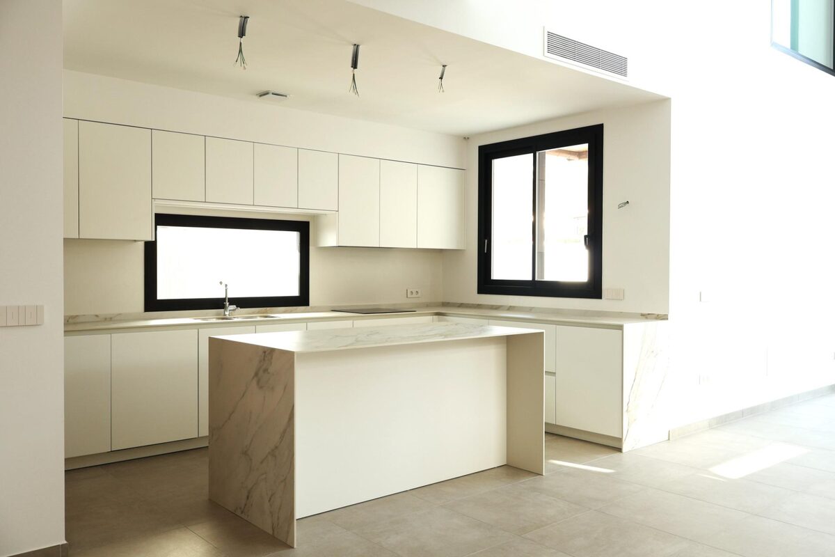 Вілла з 4 спальнями, 203м² в Альфаз-дель-Пі, Іспанія [ID: 0137-N9059]