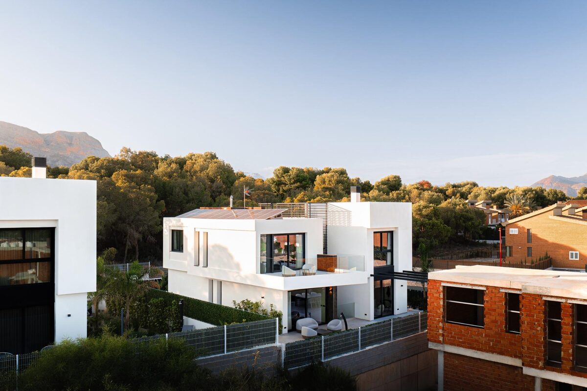 Villa with 4 bedrooms, 283m² in La Nucia, Spain [ID: 0137-N8993]