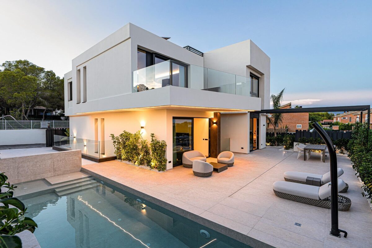 Villa with 4 bedrooms, 283m² in La Nucia, Spain [ID: 0137-N8993]