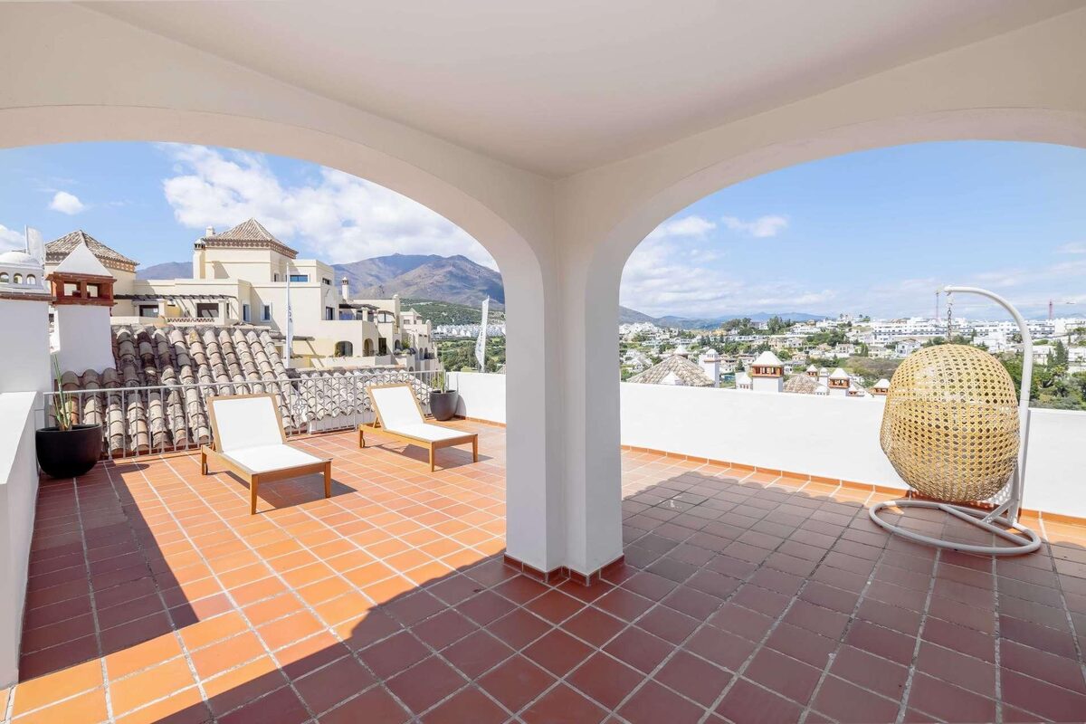 Villa with 3 bedrooms, 262m² in Estepona, Spain [ID: 0137-N8945]