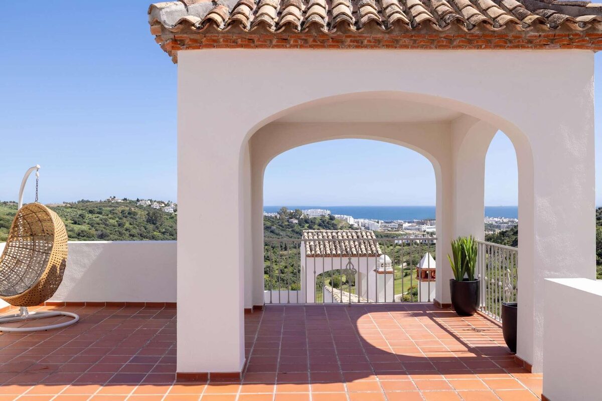 Villa with 3 bedrooms, 262m² in Estepona, Spain [ID: 0137-N8945]