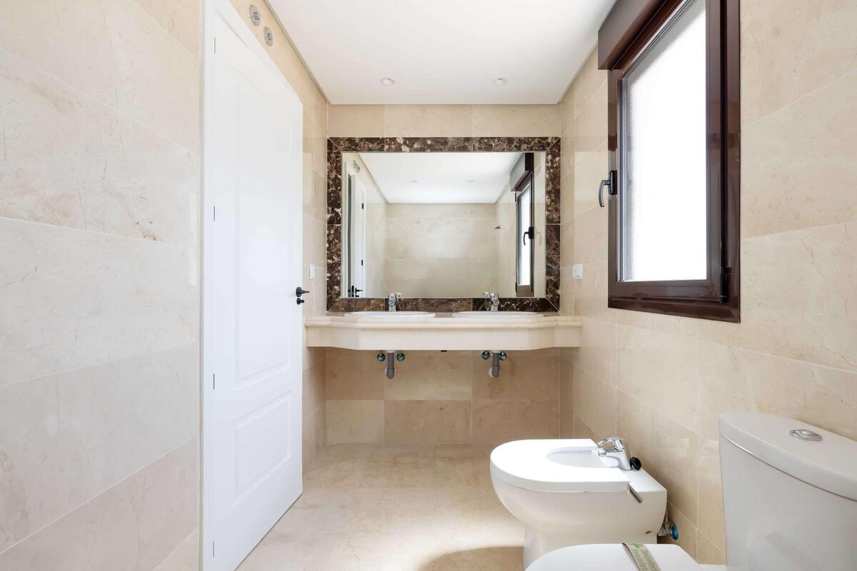 Villa with 3 bedrooms, 262m² in Estepona, Spain [ID: 0137-N8945]