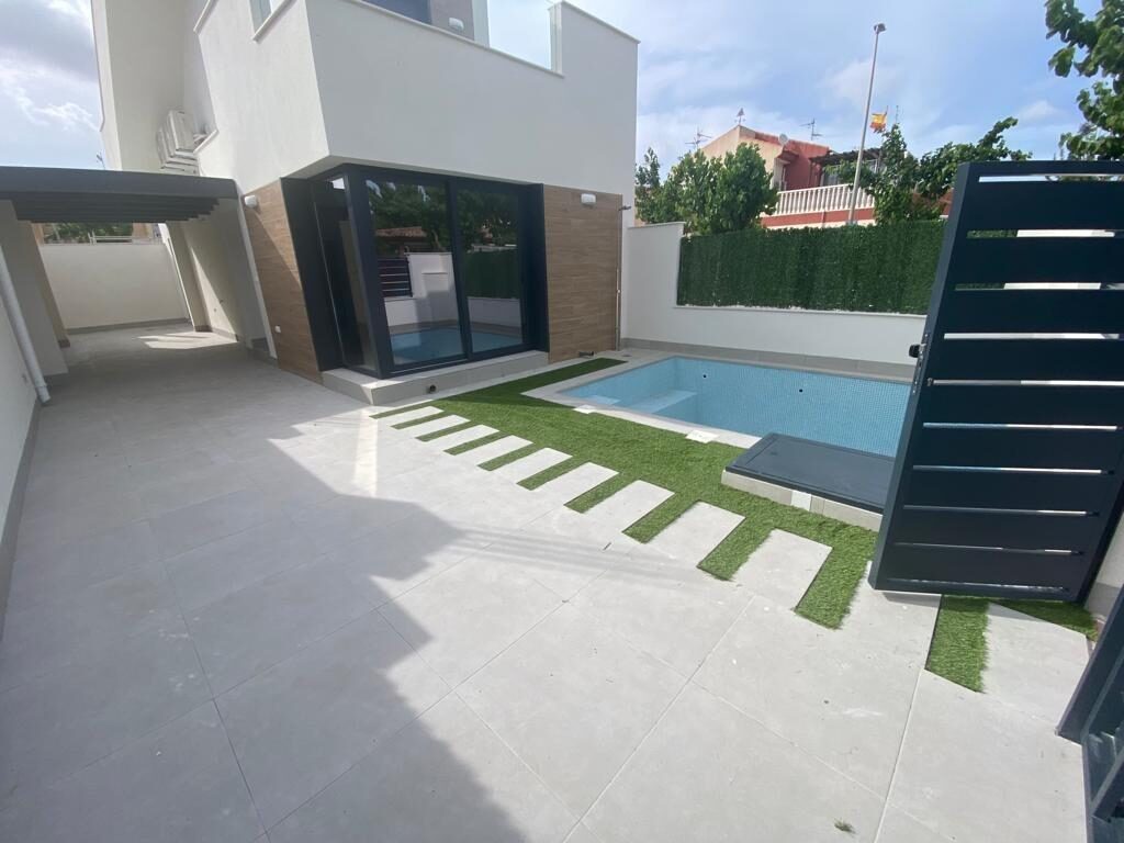 Willa z 3 sypialniami, 101m² w Los Alcazares, Hiszpania [ID: 0137-N8861]