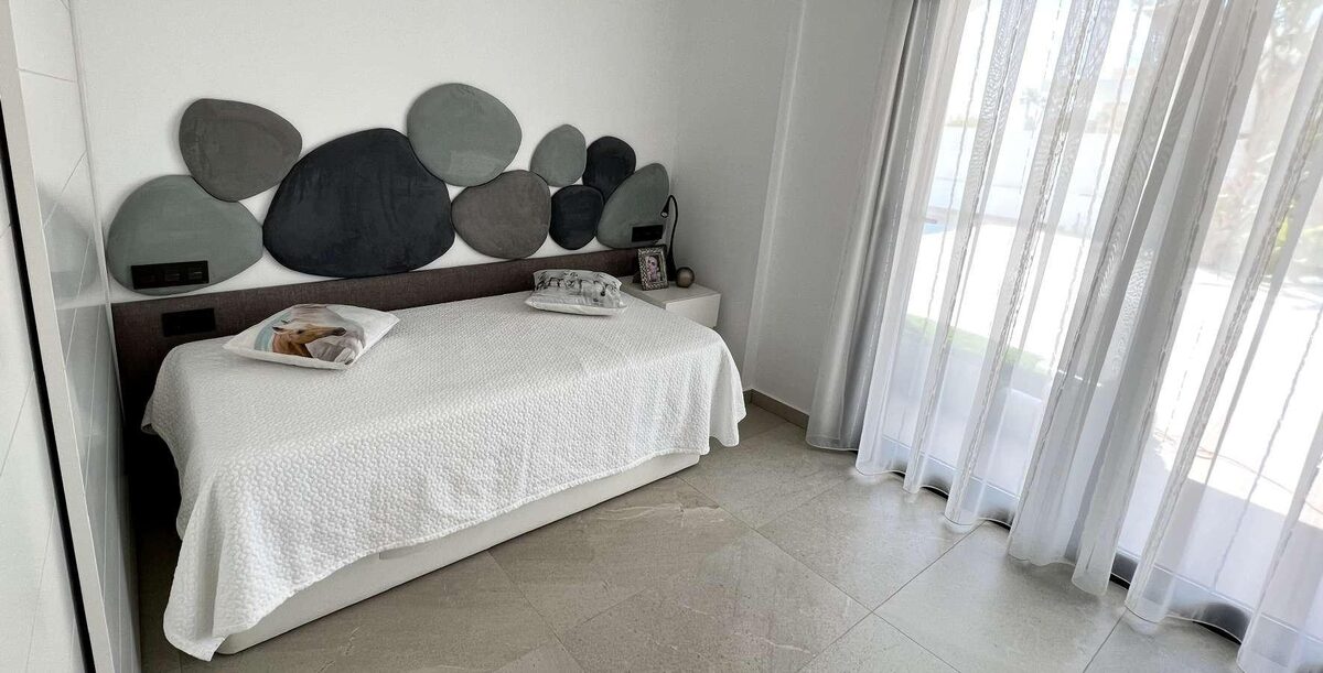 Willa z 3 sypialniami, 98m² w Рохалес, Hiszpania [ID: 0137-N8759]
