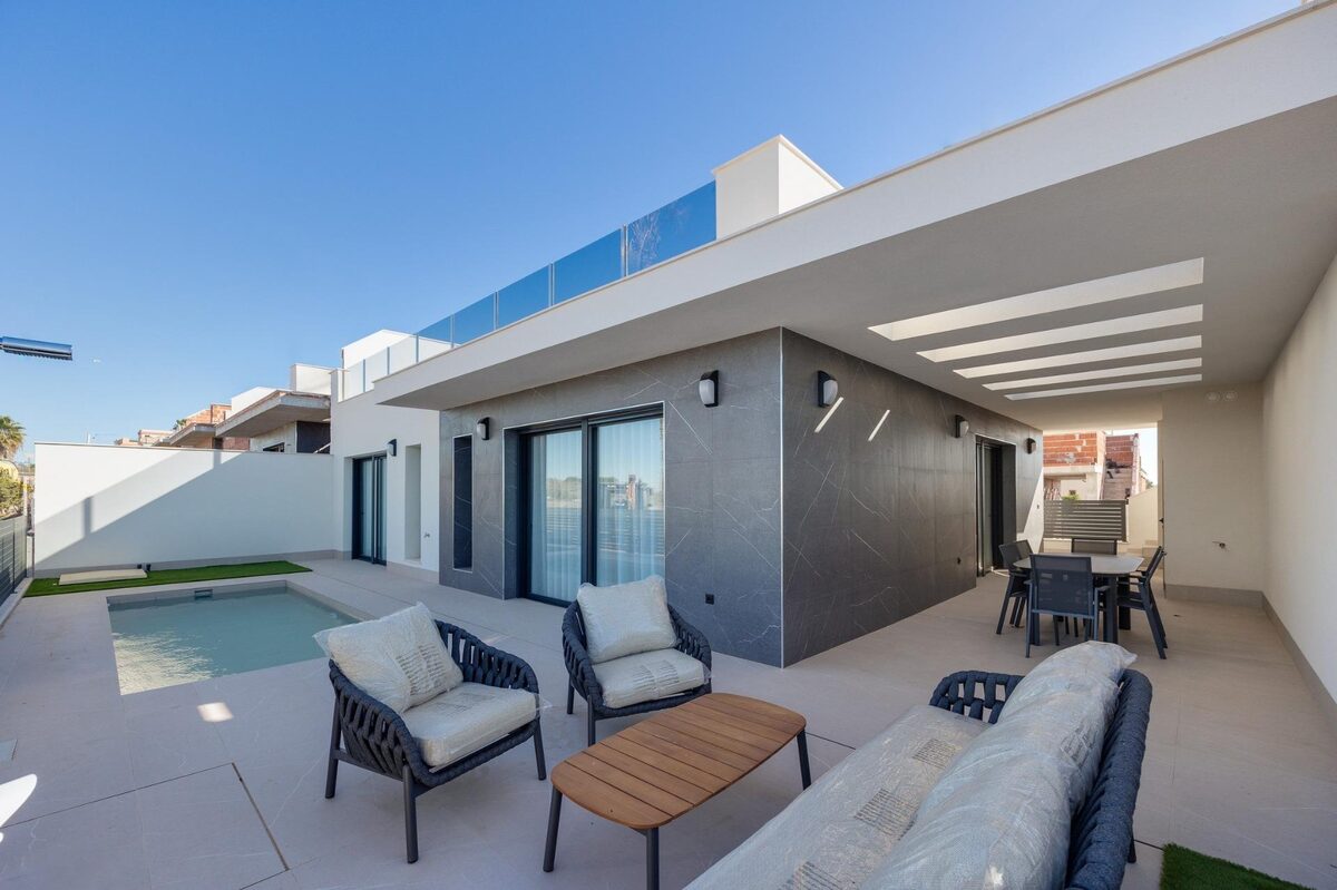 Willa z 3 sypialniami, 141m² w Torrevieja, Hiszpania [ID: 0137-N8628]