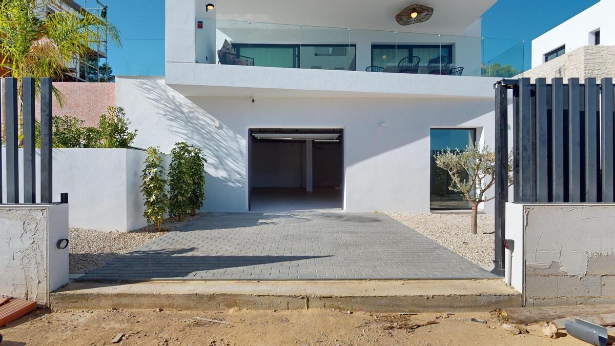Villa with 3 bedrooms, 293m² in Polop, Spain [ID: 0137-N8419]