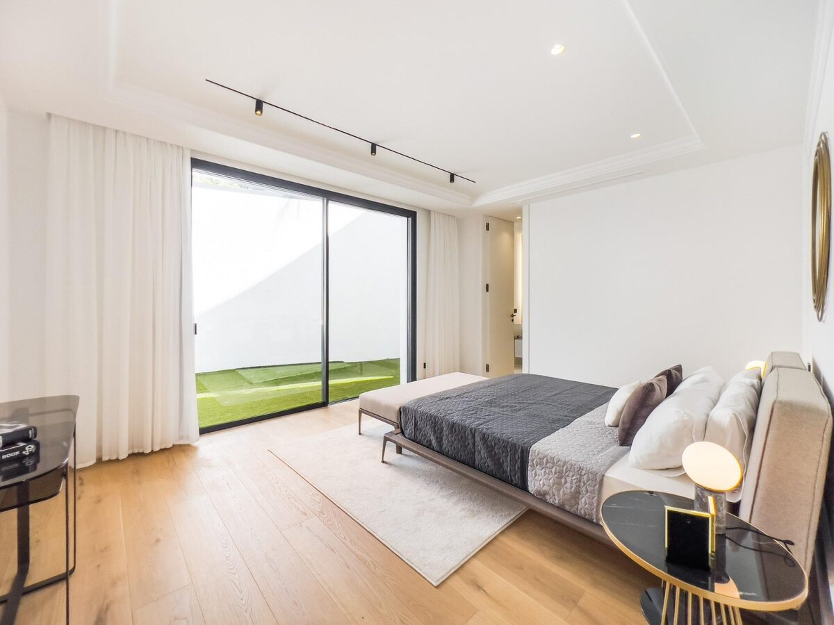 Вилла с 6 спальнями, 647м² в Марбелья, Испания [ID: 0137-N8390]