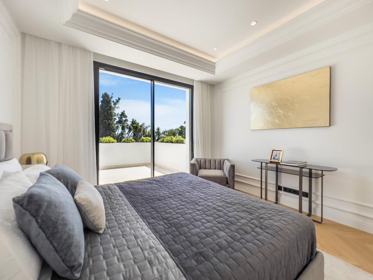 Вилла с 6 спальнями, 647м² в Марбелья, Испания [ID: 0137-N8390]