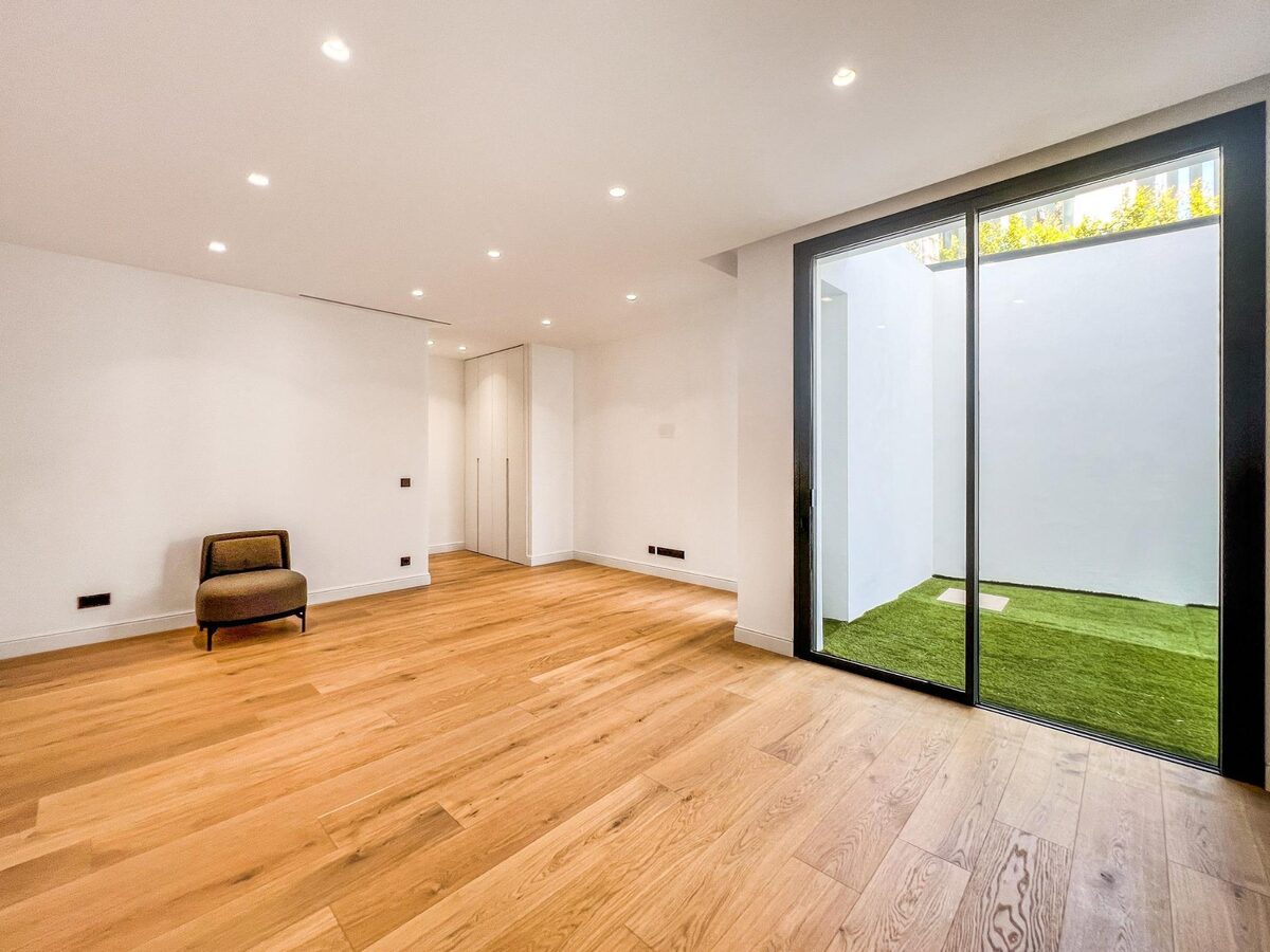 Вилла с 6 спальнями, 647м² в Марбелья, Испания [ID: 0137-N8390]