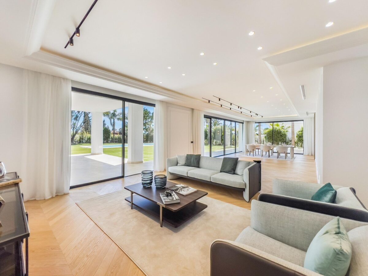 Вилла с 6 спальнями, 647м² в Марбелья, Испания [ID: 0137-N8390]