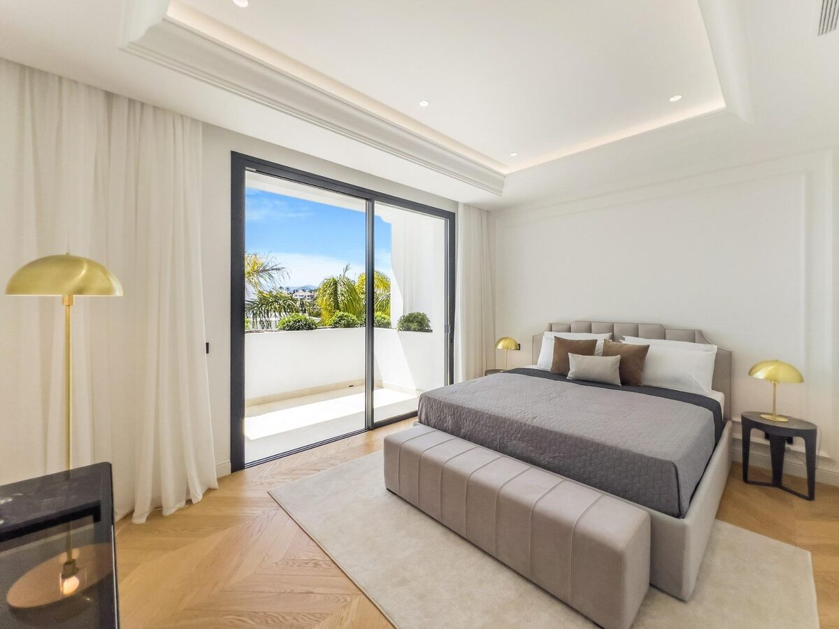 Вилла с 6 спальнями, 647м² в Марбелья, Испания [ID: 0137-N8390]