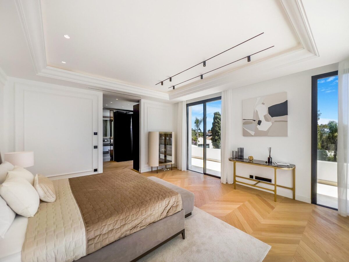 Вилла с 6 спальнями, 647м² в Марбелья, Испания [ID: 0137-N8390]