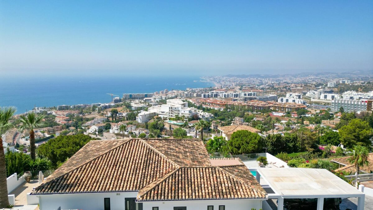 Villa with 4 bedrooms, 535m² in Benalmadena, Spain [ID: 0137-N8325]