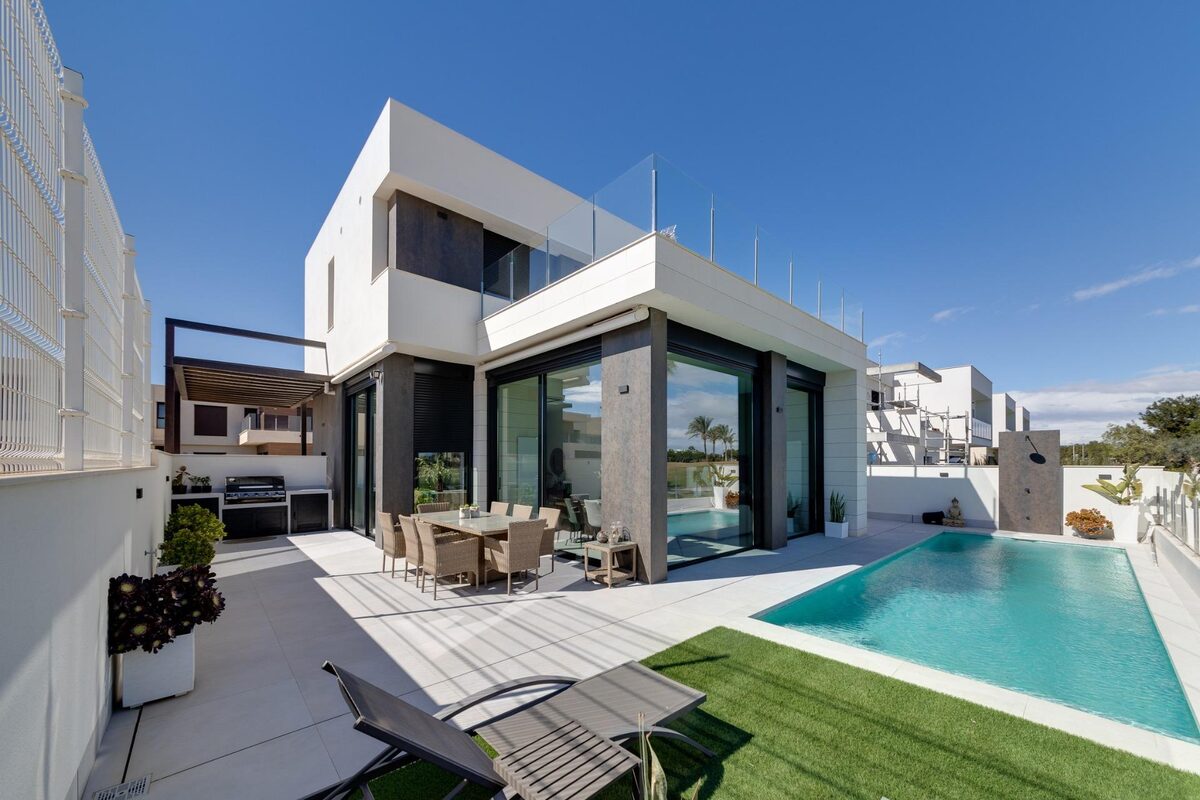 Villa with 3 bedrooms, 130m² in Pilar de la Horadada, Spain [ID: 0137-N8106]