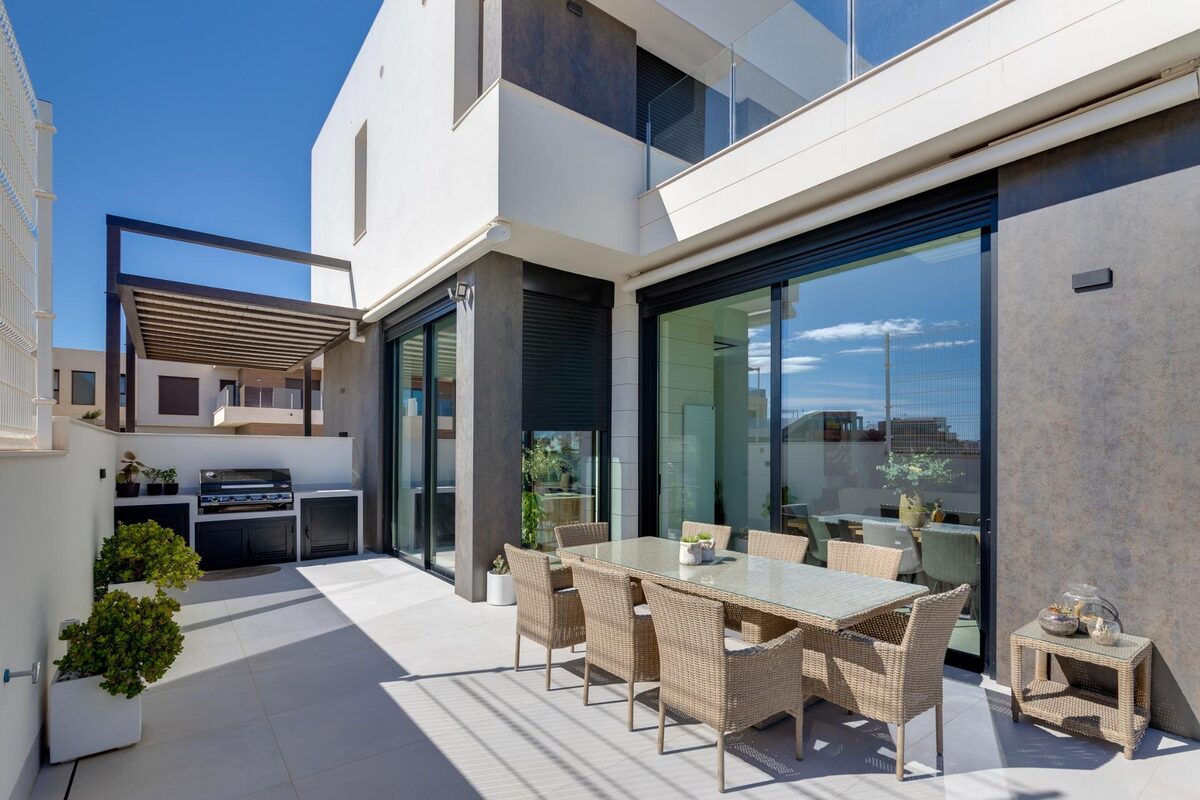 Villa with 3 bedrooms, 130m² in Pilar de la Horadada, Spain [ID: 0137-N8106]