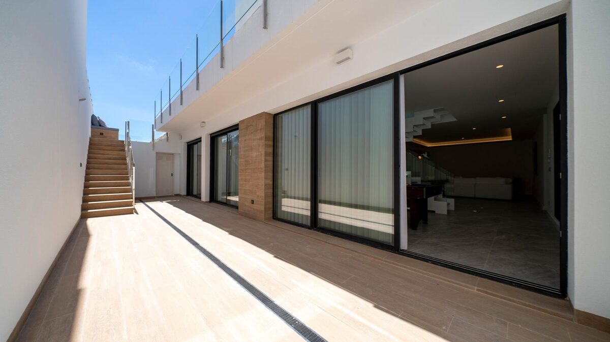 Willa z 4 sypialniami, 486m² w Finestrat, Hiszpania [ID: 0137-N6130]