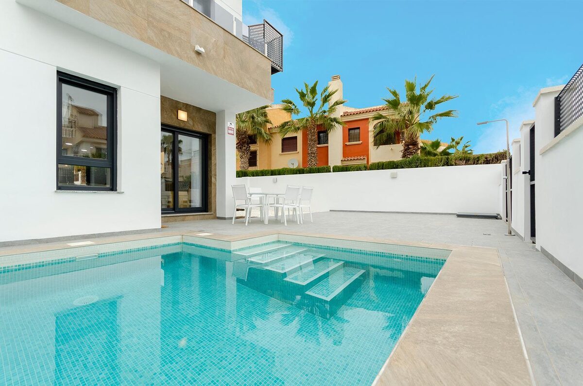 Willa z 3 sypialniami, 105m² w Torrevieja, Hiszpania [ID: 0137-N7949]