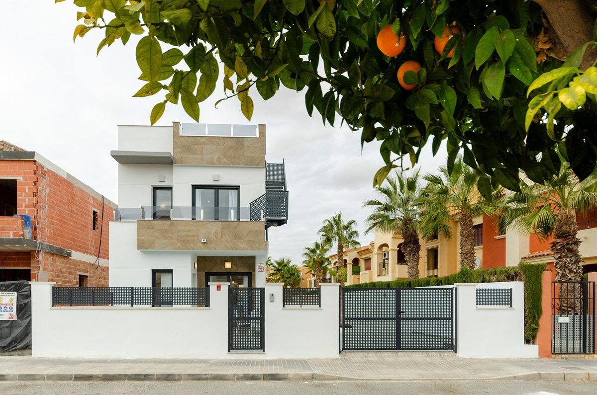 Willa z 3 sypialniami, 105m² w Torrevieja, Hiszpania [ID: 0137-N7949]