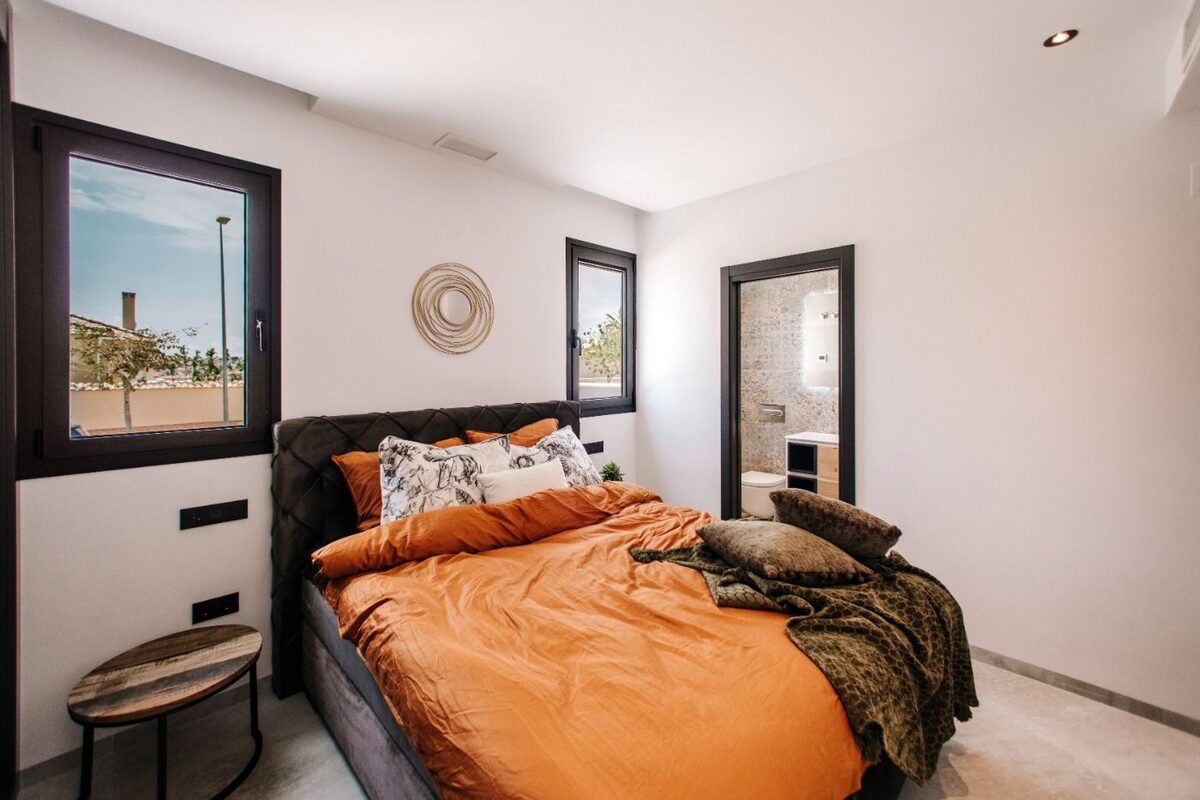 Бунгало с 4 спальнями, 258м² в Рохалес, Испания [ID: 0137-N7417]