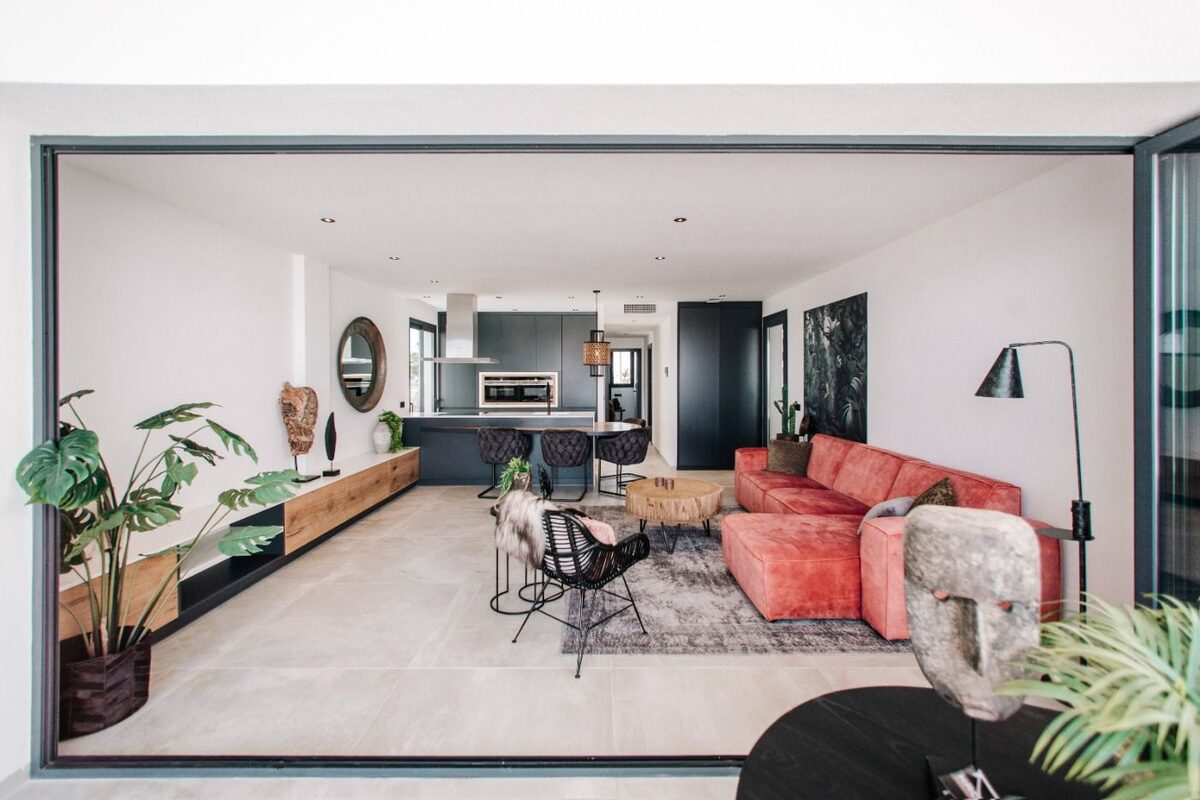 Бунгало с 4 спальнями, 258м² в Рохалес, Испания [ID: 0137-N7417]