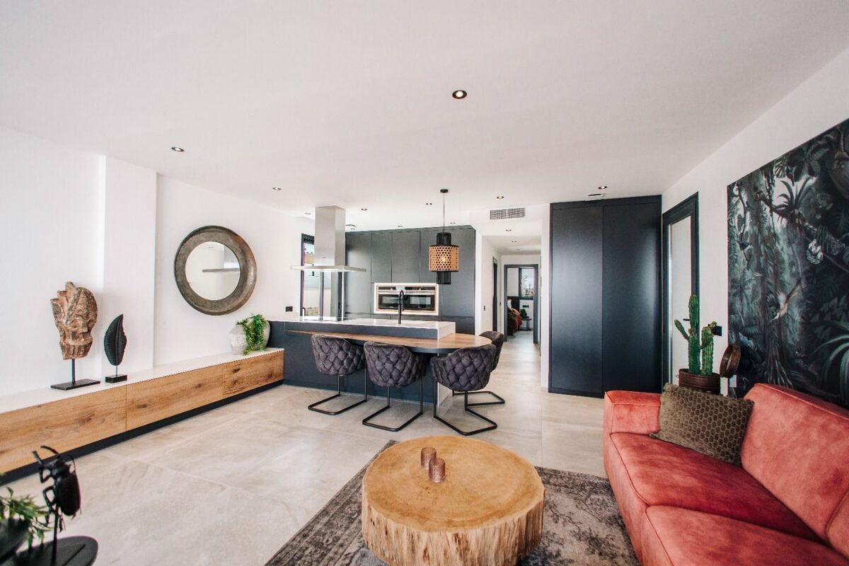 Бунгало с 4 спальнями, 258м² в Рохалес, Испания [ID: 0137-N7417]