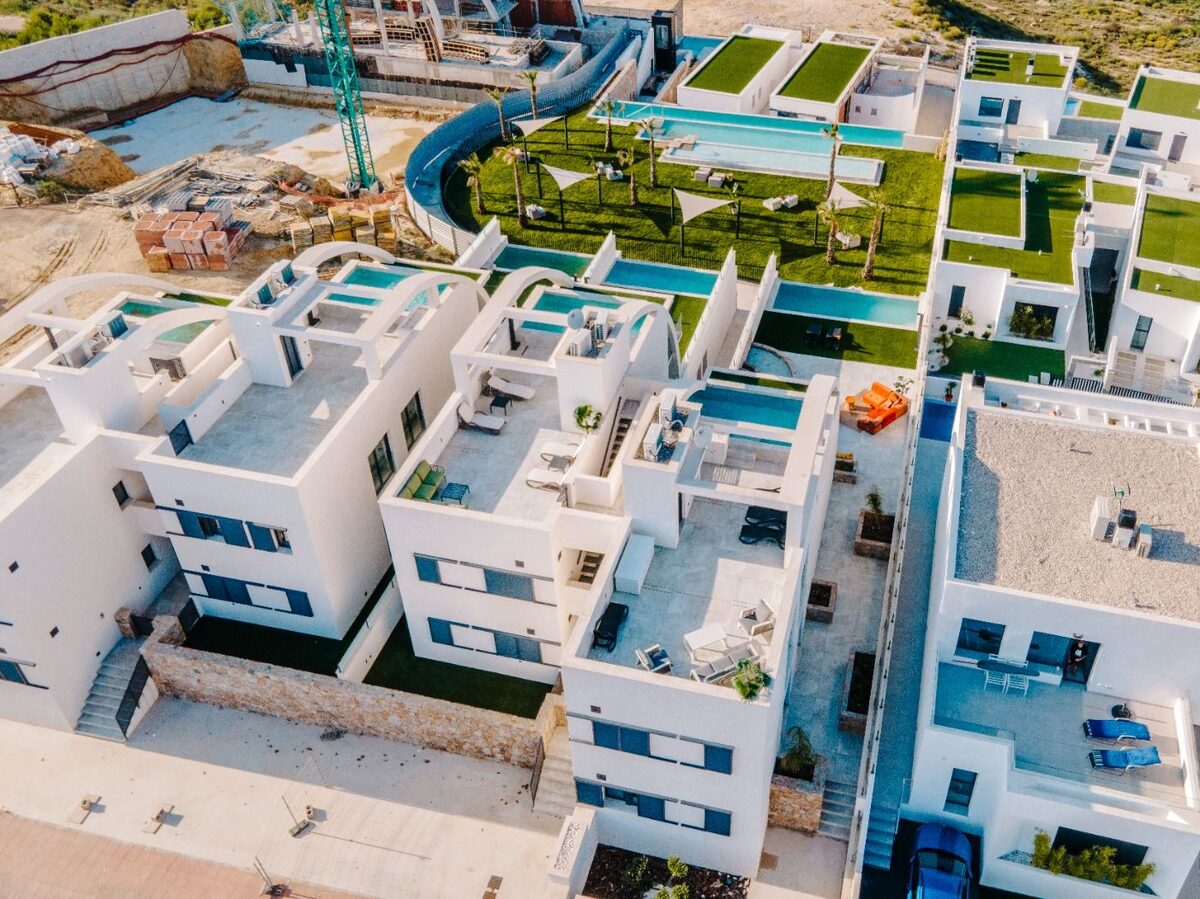 Бунгало с 4 спальнями, 258м² в Рохалес, Испания [ID: 0137-N7417]