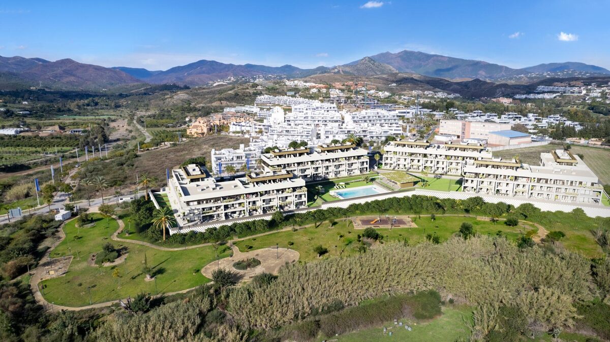 Apartment with 3 bedrooms, 146m² in Estepona, Spain [ID: 0137-N7855]