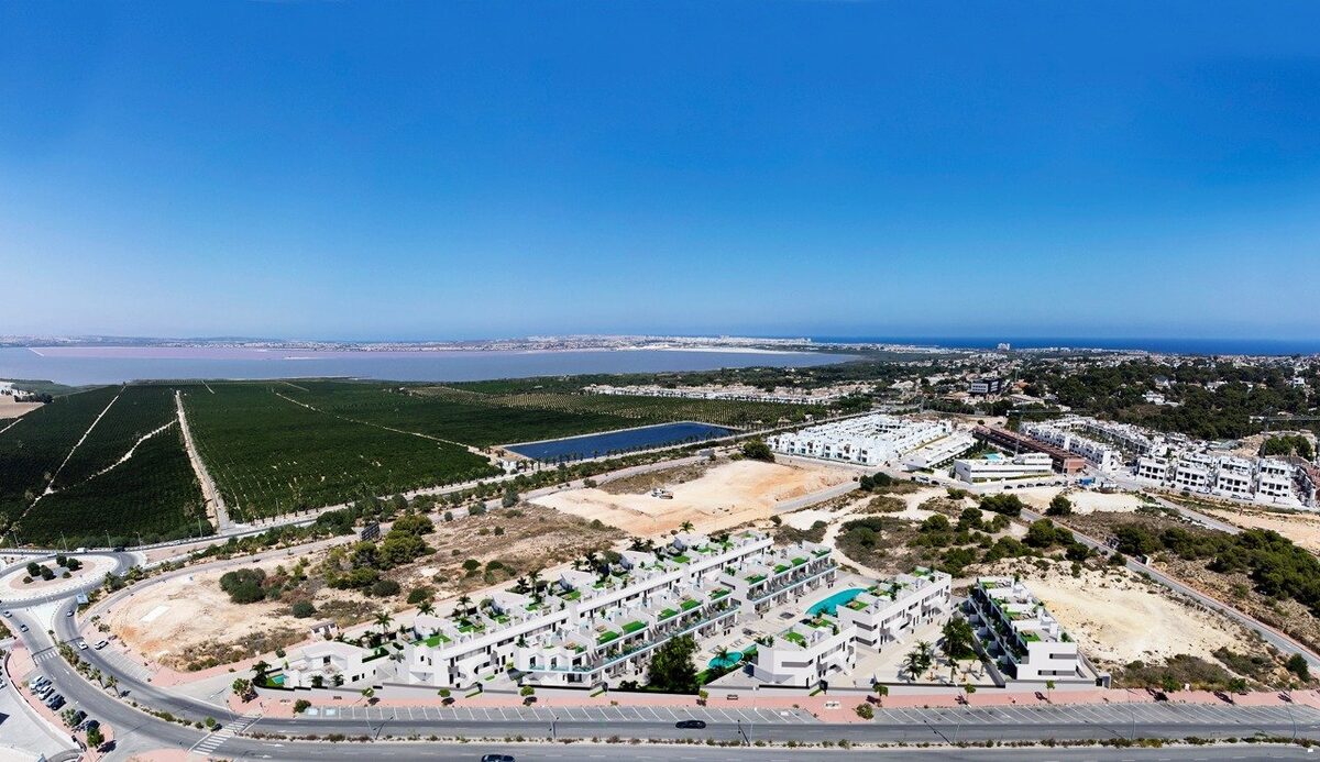 Bungalow with 2 bedrooms, 75m² in Torrevieja, Spain [ID: 0137-N6848]