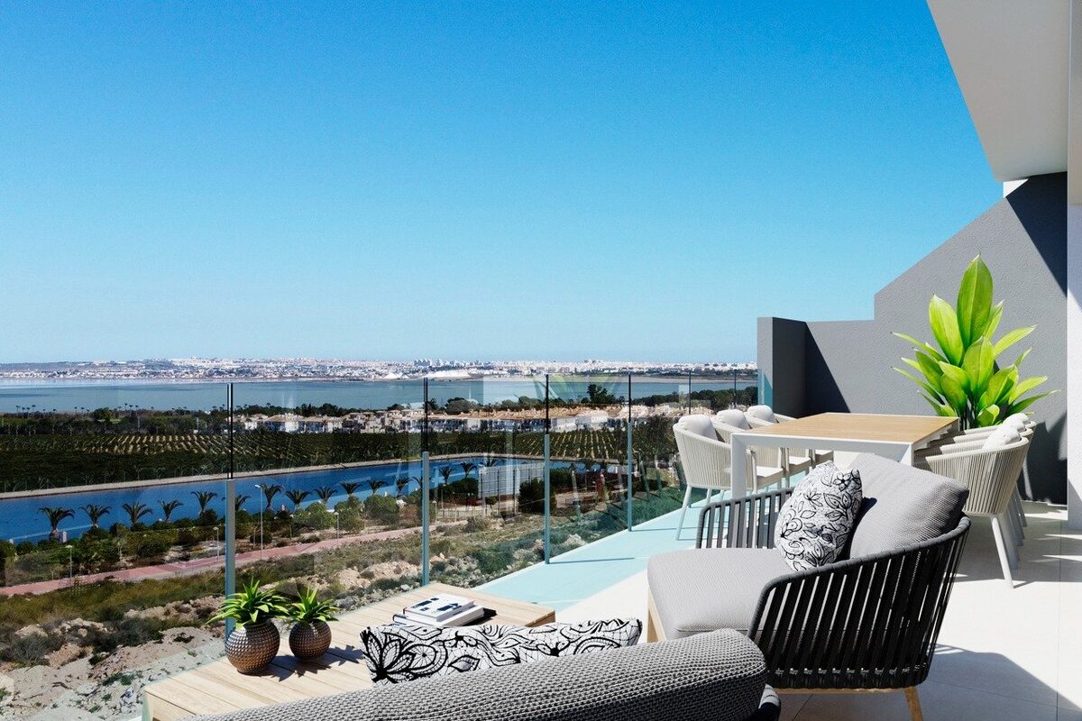 Bungalow with 2 bedrooms, 75m² in Torrevieja, Spain [ID: 0137-N6848]