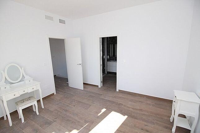 Вилла с 4 спальнями, 150м² в Пиносо, Испания [ID: 0137-N7755]