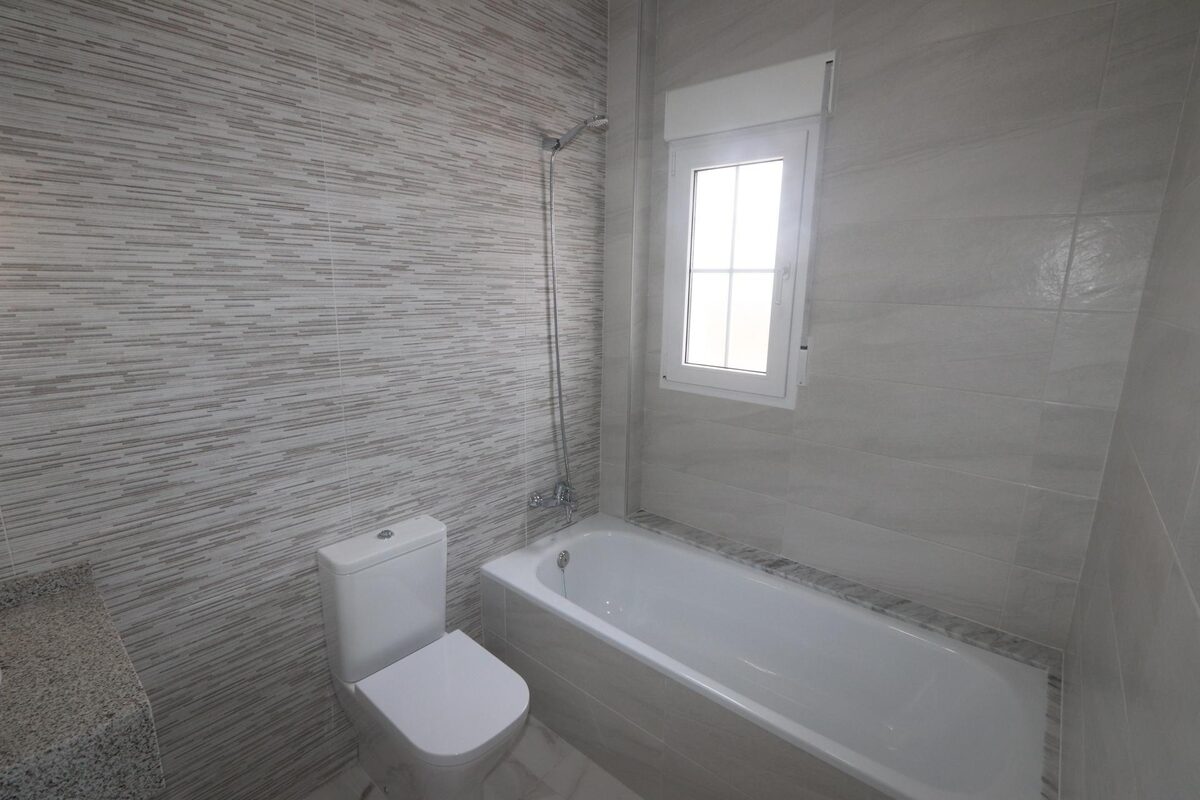 Villa with 4 bedrooms, 180m² in Pinoso, Spain [ID: 0137-N7757]