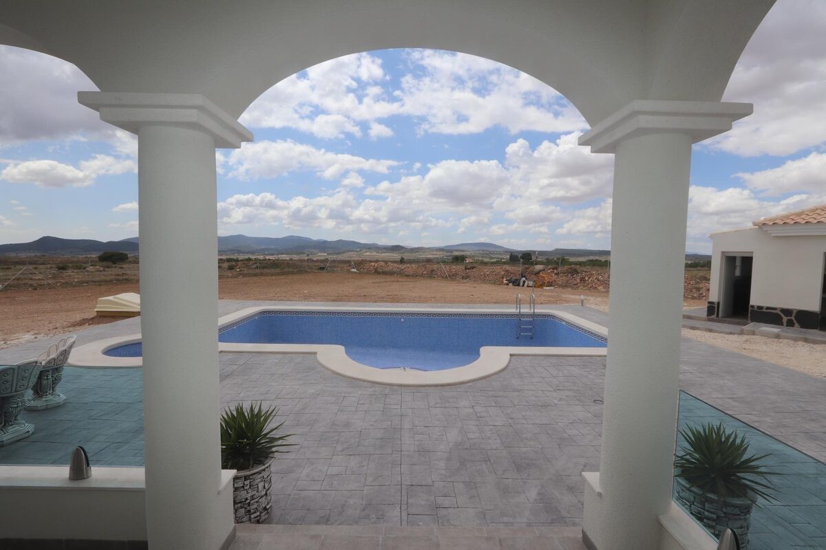Villa with 4 bedrooms, 180m² in Pinoso, Spain [ID: 0137-N7757]