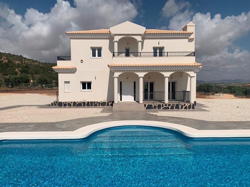 Villa with 4 bedrooms, 180m² in Pinoso, Spain [ID: 0137-N7757]