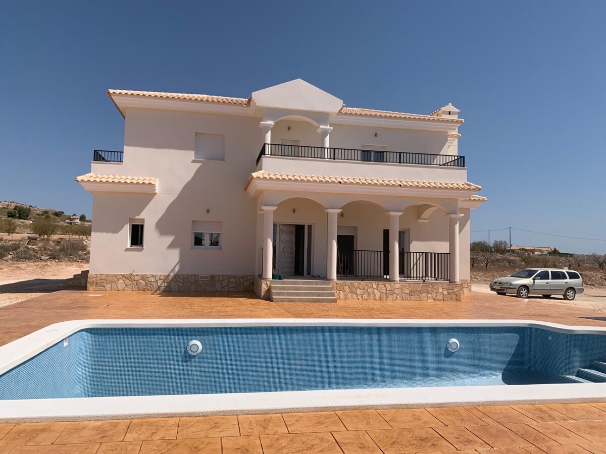 Villa with 4 bedrooms, 180m² in Pinoso, Spain [ID: 0137-N7757]