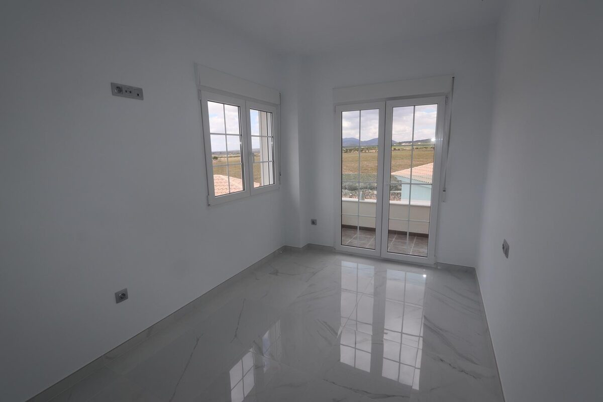 Villa with 4 bedrooms, 180m² in Pinoso, Spain [ID: 0137-N7757]