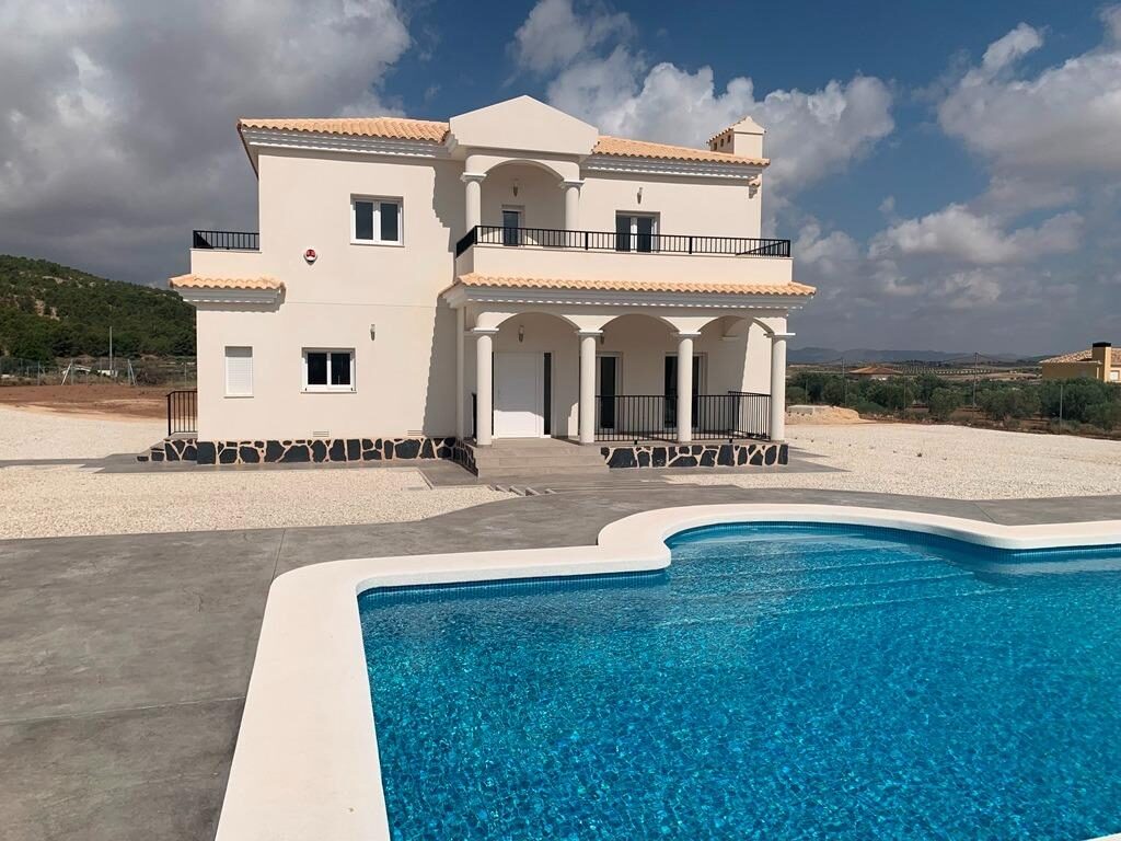 Villa with 4 bedrooms, 180m² in Pinoso, Spain [ID: 0137-N7757]