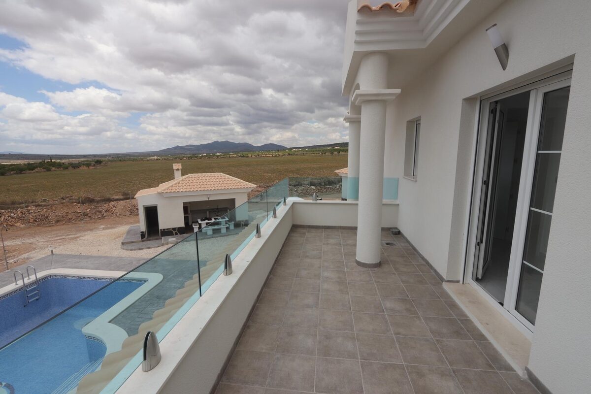 Villa with 4 bedrooms, 180m² in Pinoso, Spain [ID: 0137-N7757]