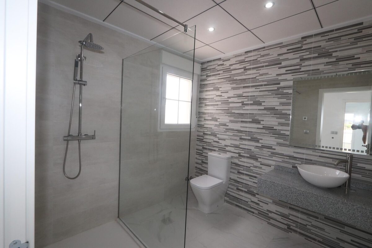 Villa with 4 bedrooms, 180m² in Pinoso, Spain [ID: 0137-N7757]
