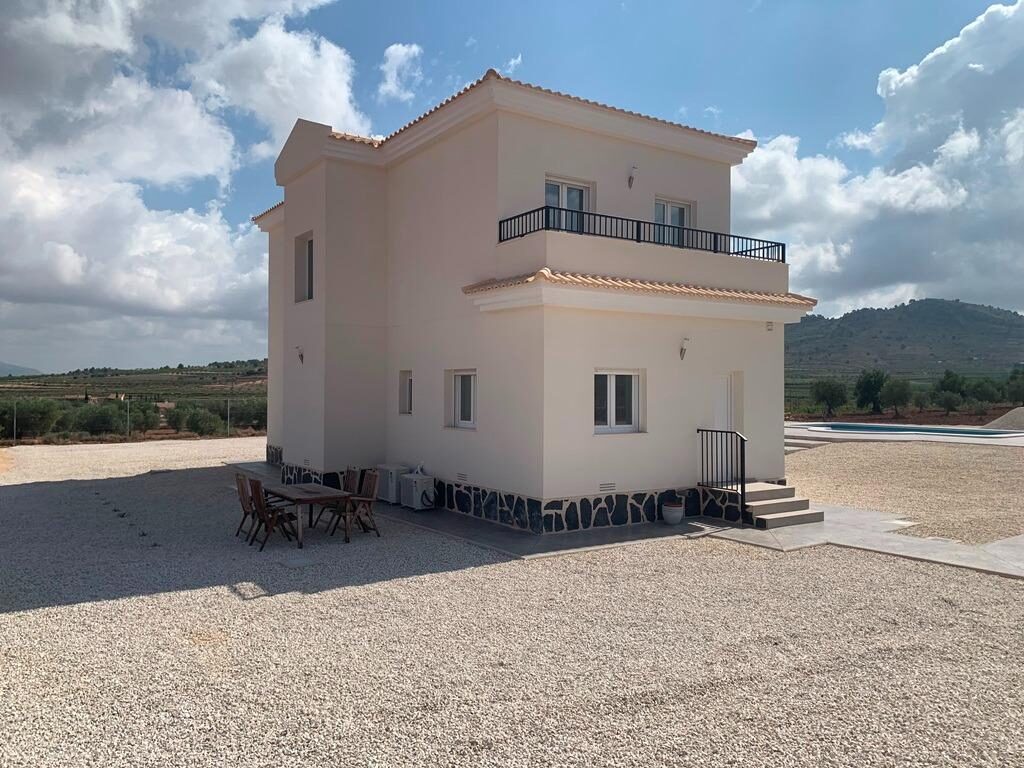 Villa with 4 bedrooms, 180m² in Pinoso, Spain [ID: 0137-N7757]