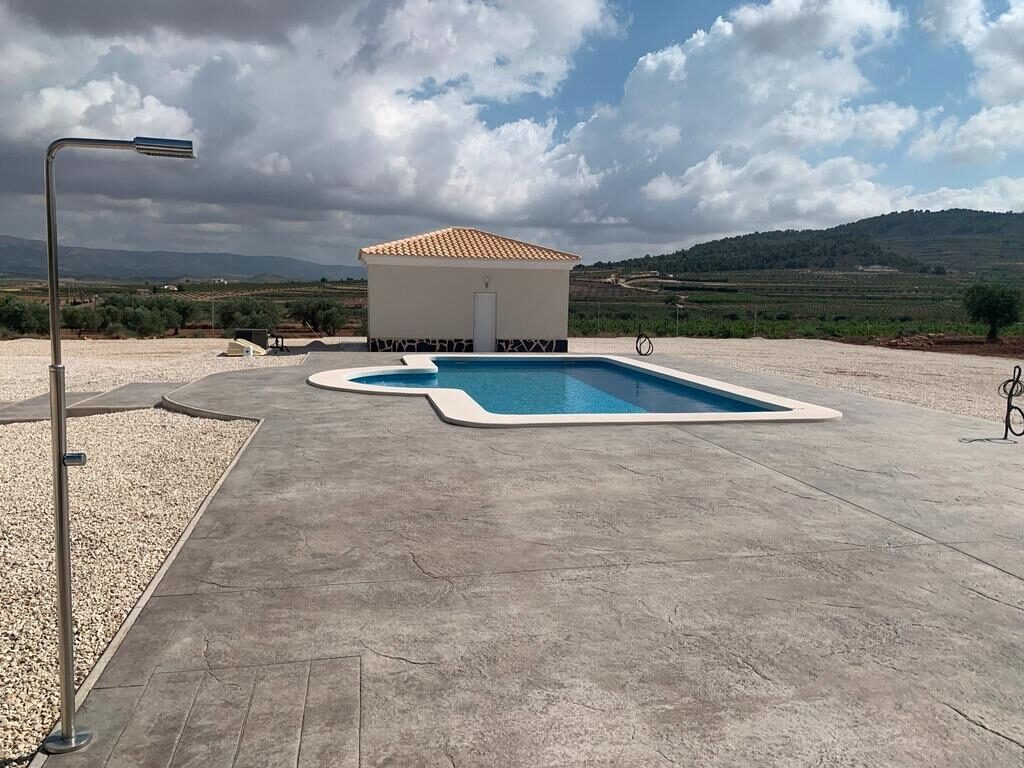 Villa with 4 bedrooms, 180m² in Pinoso, Spain [ID: 0137-N7757]