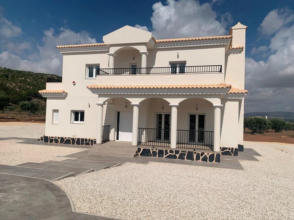 Villa with 4 bedrooms, 180m² in Pinoso, Spain [ID: 0137-N7757]