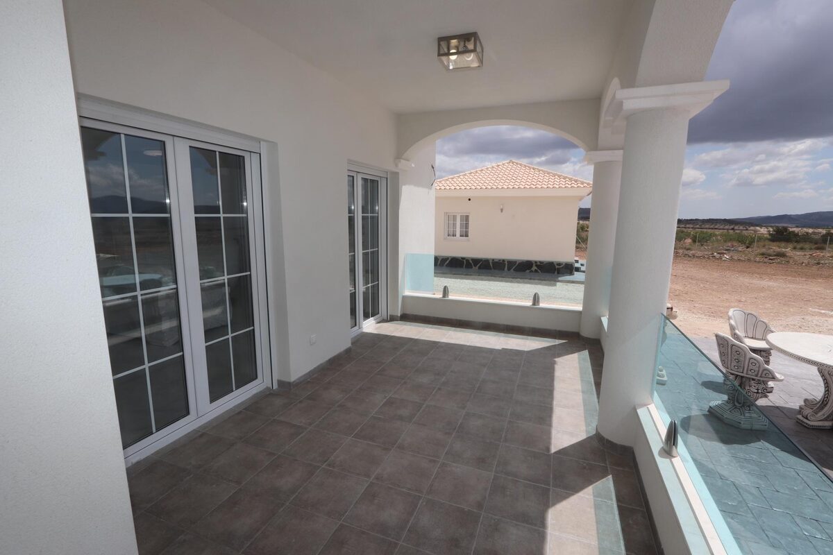 Villa with 4 bedrooms, 180m² in Pinoso, Spain [ID: 0137-N7757]
