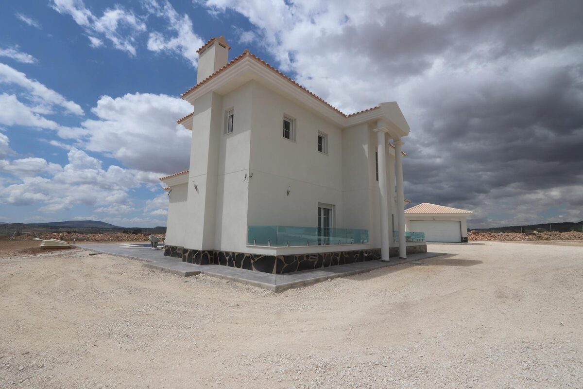 Villa with 4 bedrooms, 180m² in Pinoso, Spain [ID: 0137-N7757]