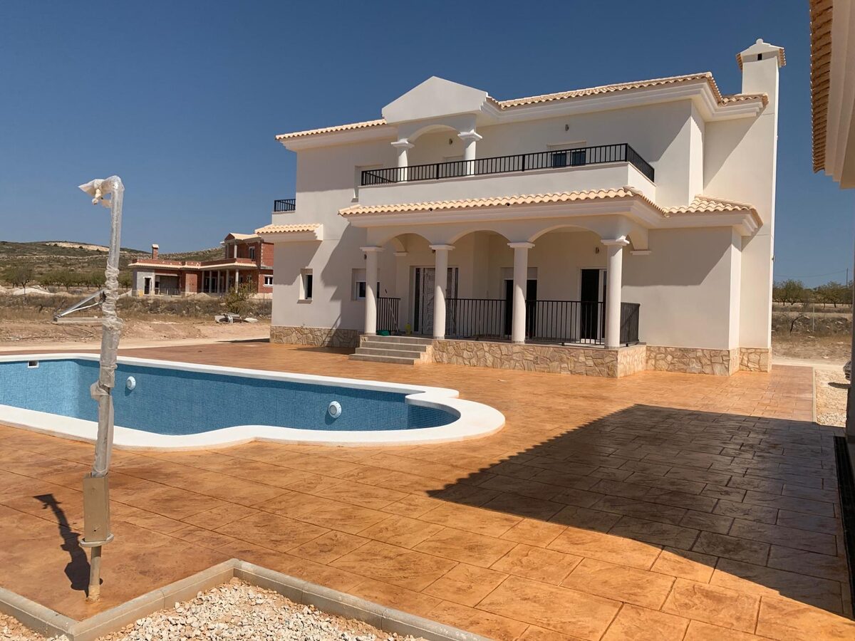 Villa with 4 bedrooms, 180m² in Pinoso, Spain [ID: 0137-N7757]