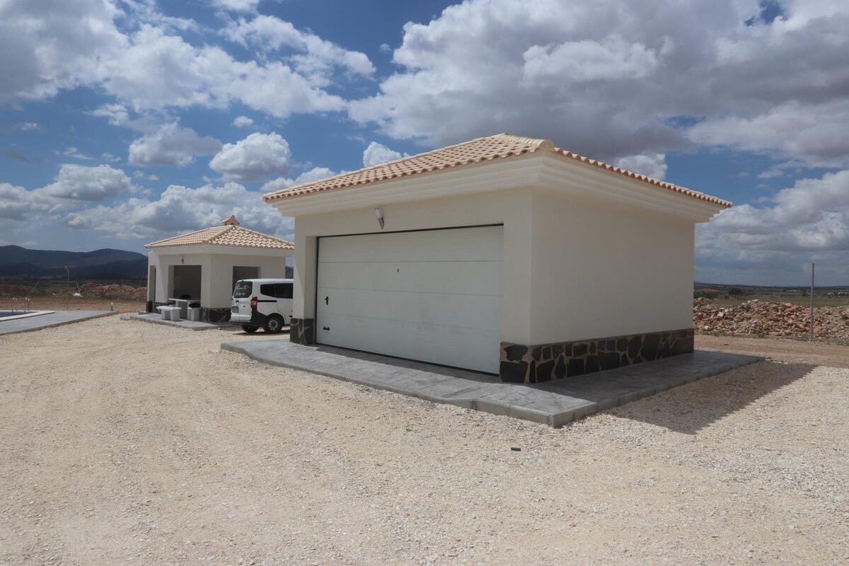 Villa with 4 bedrooms, 180m² in Pinoso, Spain [ID: 0137-N7757]