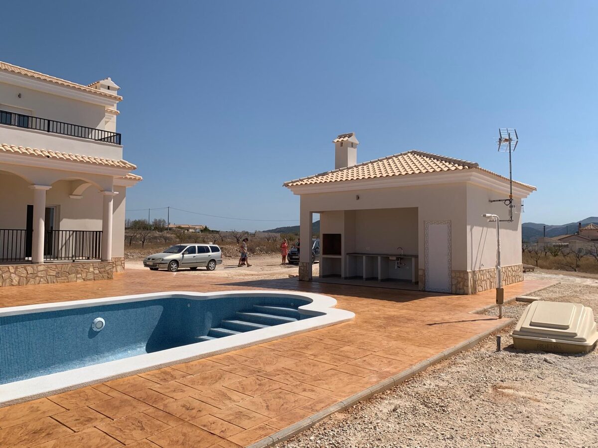 Villa with 4 bedrooms, 180m² in Pinoso, Spain [ID: 0137-N7757]