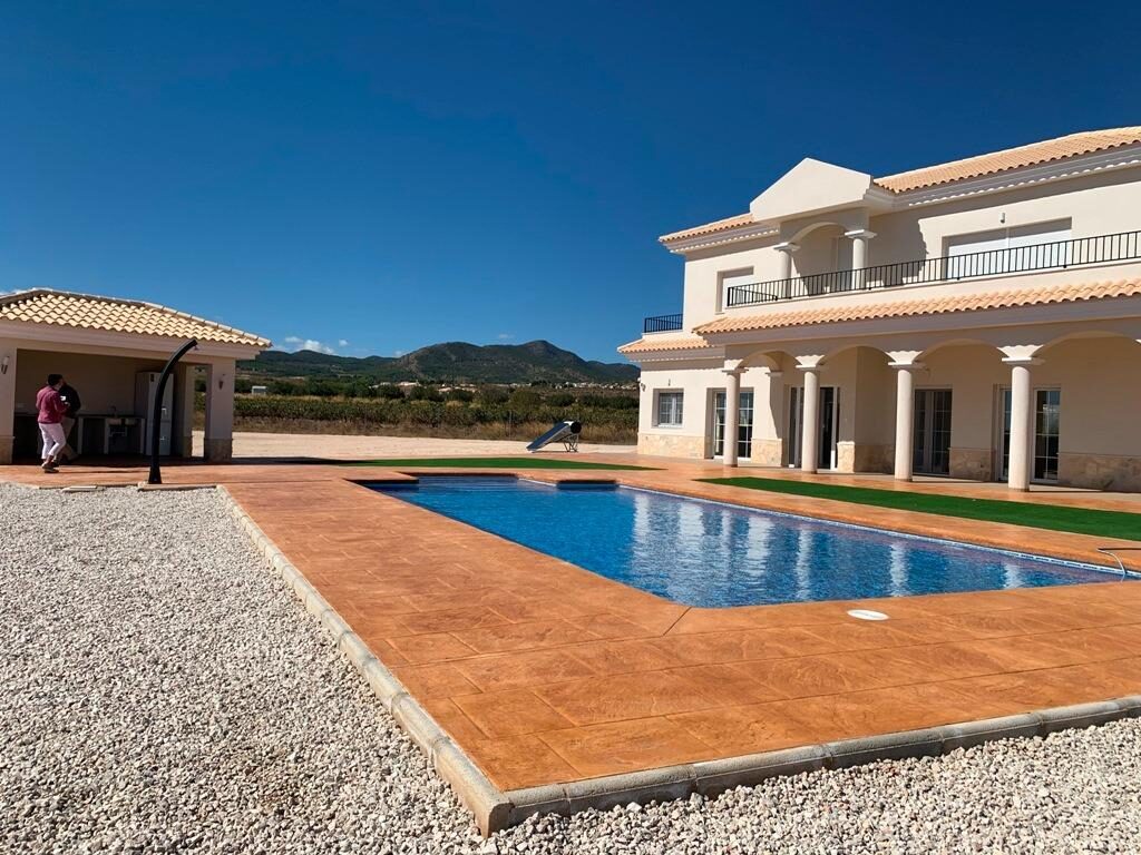 Villa with 4 bedrooms, 225m² in Pinoso, Spain [ID: 0137-N7758]